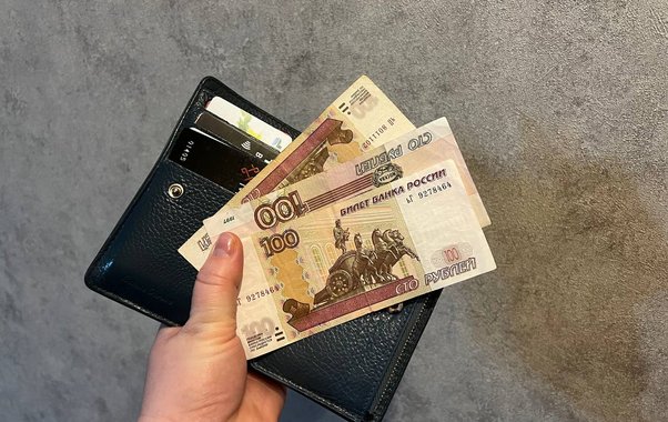 В Свердловской области распространяют дипфейк с губернатором о выплатах мигрантам: что известно о новом фейке