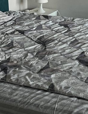 На какой стороне постели вы спите? И что это может о вас рассказать