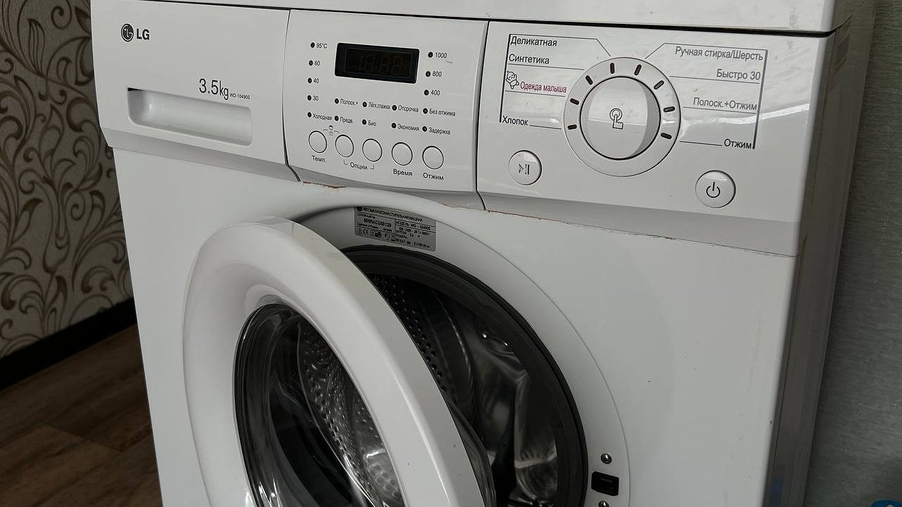 Главная картинка новости: Стиральная машинка прыгает и стучит при отжиме: 5 частых причин и как их устранить