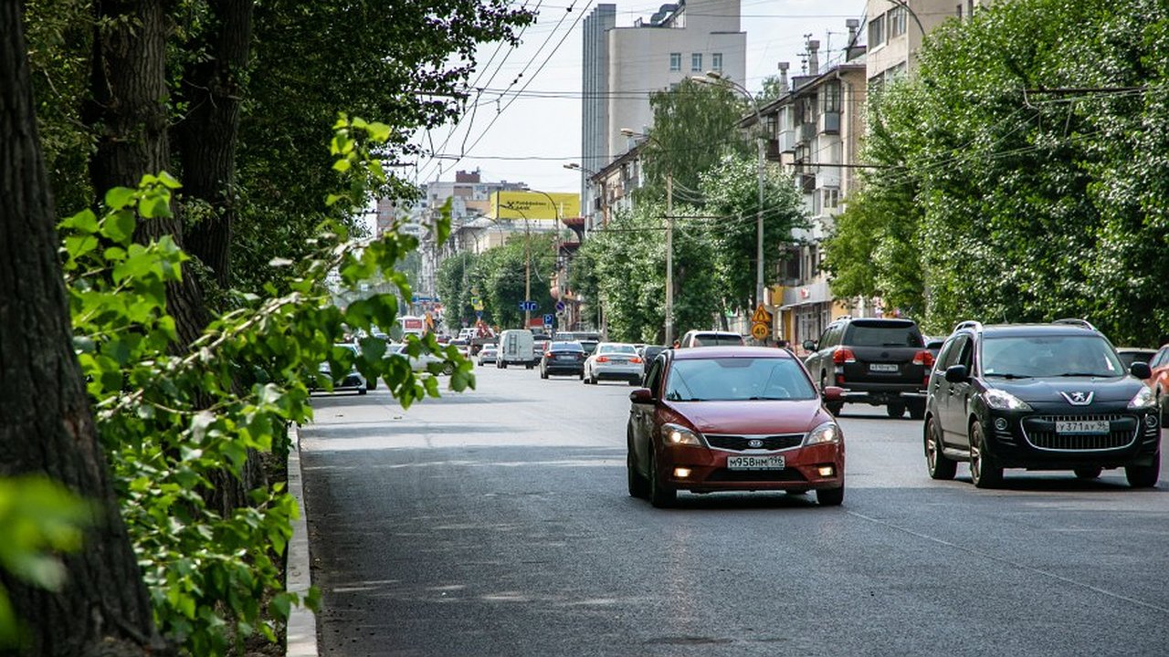 Главная картинка новости: В Екатеринбурге отремонтируют 13 километров дорог, ведущих к школам и больницам