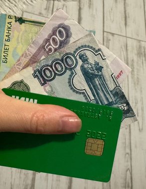 Пенсионерам со стажем 20 лет до 2000 года положена доплата: как оформить и сколько начислят