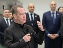 Дмитрий Медведев посетил завод «Уральские локомотивы»: что рассказали о создании высокоскоростного поезда