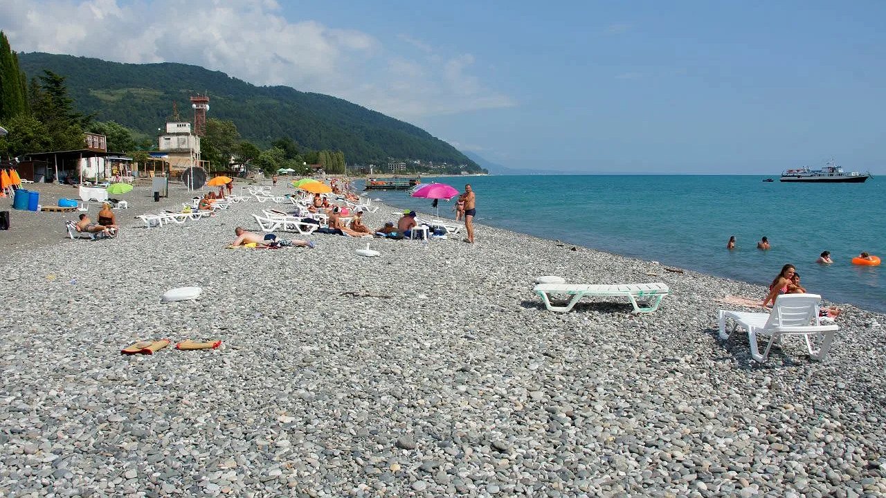 Главная картинка новости: «Злые люди, змеи, грязь и несъедобная еда»: туристы делятся своим разочарованием от визита в Абхазию – честный отзыв