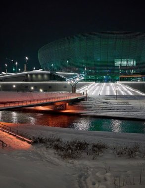 Урал превратится в хоккейную столицу: 40 тонн техники завезли на главный лед