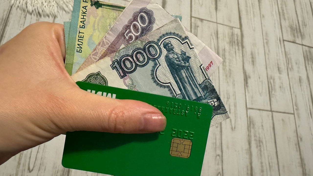 Главная картинка новости: Девальвация в феврале неизбежна: прямая угроза рублю и инструкция по спасению накоплений от экономиста