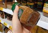 Как выбрать хороший растворимый кофе: на что смотреть в составе и как не переплатить
