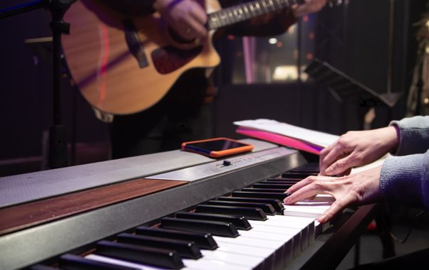 Афиша Екатеринбурга на конец апреля: концерты, форумы, выставки и спорт