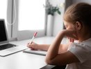 Домашние задания в России изменят из-за нейросетей: что сказали в Рособрнадзоре