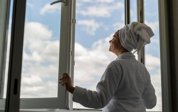 Натрите окна этим — и не будете мыть после дождя три месяца: 3 рабочих рецепта