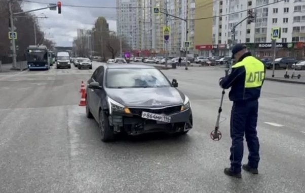 В Екатеринбурге водитель Kia сбил 70-летнюю женщину на пешеходном переходе