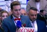 Красная бабочка и табличка: екатеринбуржец, позвавший девушку замуж при Путине, назвал дату свадьбы