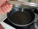 Жарить на тефлоне больше не модно: эксперты раскрыли правду о сковородах из нержавейки
