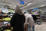 Россиян предупредили о штрафе за взвешивание товара по цене дешевого аналога