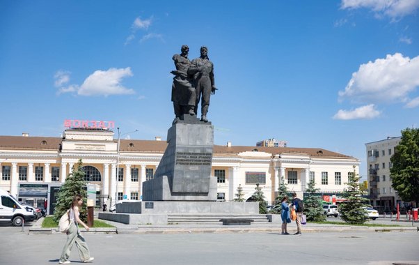 В Екатеринбурге автобусы и троллейбусы по-прежнему ездят до железнодорожного вокзала