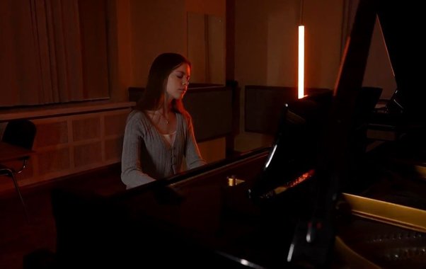 Ученица из Екатеринбурга покорила международный конкурс пианистов Grand Piano Competition