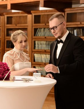 Зеркальная дата: 113 пар женятся в необычных местах Екатеринбурга