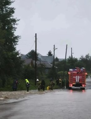 В Нижних Сергах откачают воду из 38 домов после паводка