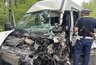 На Серовском тракте микроавтобус с 17 пассажирами столкнулся с трактором
