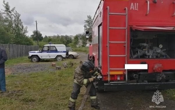 За сутки на Среднем Урале потушили 12 пожаров, пострадала женщина
