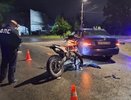В Алапаевске водитель мотоцикла без прав выехал на встречку и попал в реанимацию