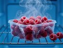 Малина как с куста через 8 месяцев: 4 простых правила заморозки
