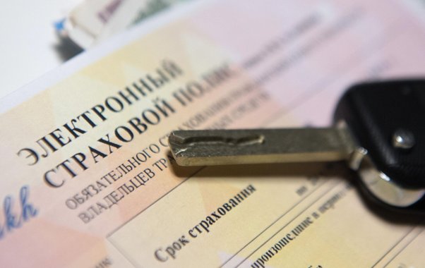 Россияне массово переходят на электронные полисы ОСАГО: в чём причина взрывного роста продаж