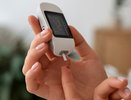Утром сахар зашкаливает: почему это происходит и как его снизить