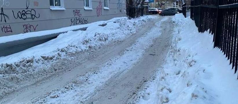 Жизнь становится невыносимой: екатеринбуржцы возмущены качеством уборки снега на улицах и во дворах