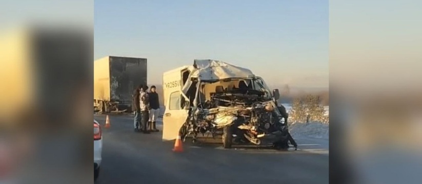 Жесткое столкновение грузовиков: Тюменский тракт встал в пробку 