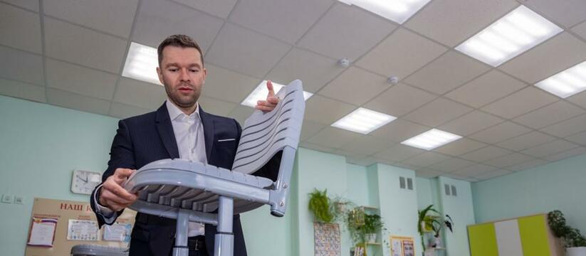 Екатеринбургский депутат закупил для школы на Эльмаше новую мебель
