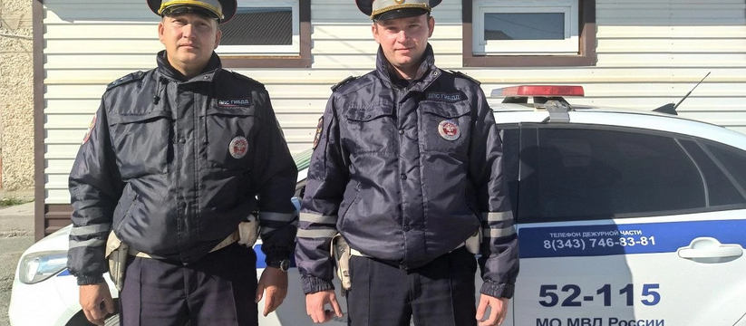 Настоящие герои: полицейские вынесли инвалида из горящего дома под Екатеринбургом