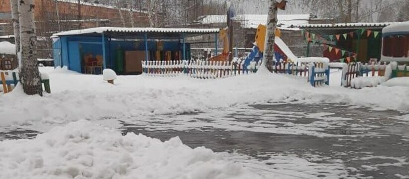 Свердловскую область за ночь завалило снегом. Кому досталось больше всего