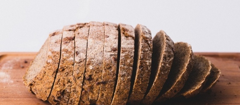Хлеб со стеклом: опасным блюдом накормили детей в свердловской школе