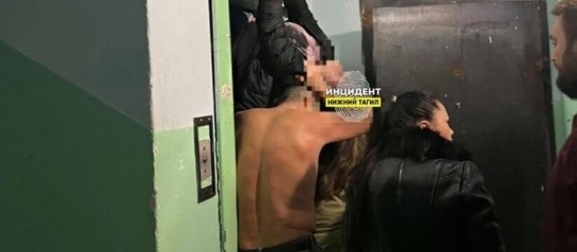 "Туловище болталось на первом этаже, а ноги были уже на втором": женщина с коляской застряла в лифте вниз головой в Нижнем Тагиле