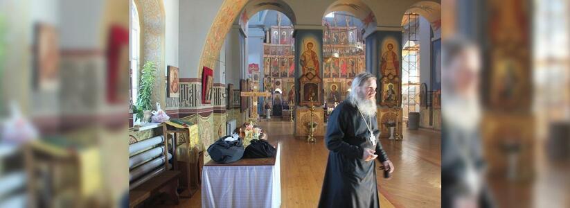 Епархия отстранила от служения шестерых священников Среднеуральского монастыря