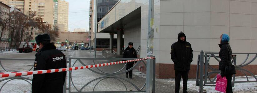 Ночью в Екатеринбурге ограбили магазин кальянов за пять минут