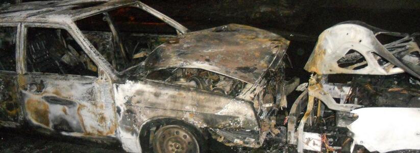 Ночью в Екатеринбурге сгорел автомобиль