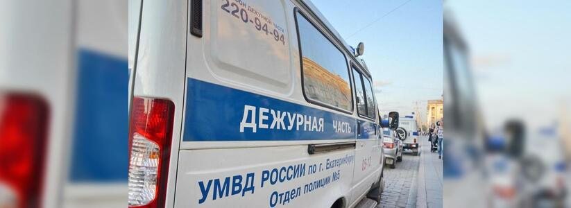 В Екатеринбурге двух полицейских поймали на мошенничестве
