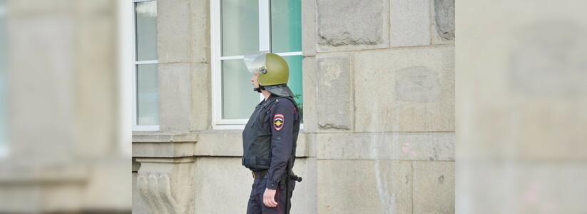 Полиция ищет оружие у екатеринбуржцев перед приездом Путина