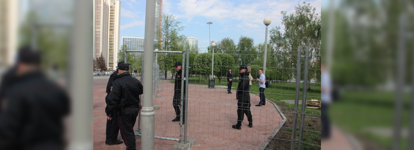 "Нельзя лазить по деревьям в России": полиция задержала екатеринбурженку возле стройплощадки храма-на-драме