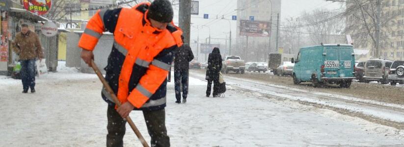 В Екатеринбурге задержанные сторонники Навального будут чистить снег
