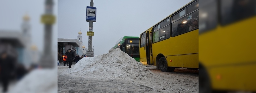 "Весь день будем убирать": в Екатеринбурга коммунальщики устраняют последствия снегопада