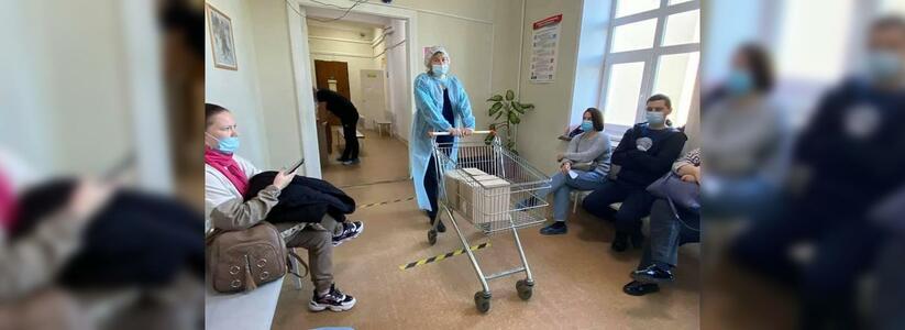 Алексей Вихарев нашел волонтеров для помощи врачам крупной больницы Екатеринбурга