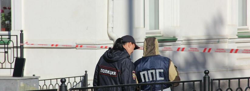В Екатеринбурге задержали полицейского. Он делал закладки и там же ловил наркоманов