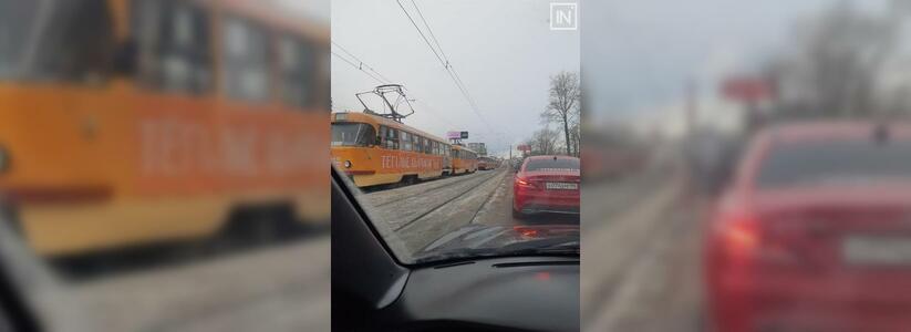 В Екатеринбурге из-за неисправного вагона встали трамваи