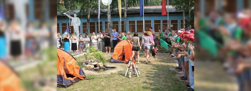 В детском летнем лагере под Екатеринбургом у сотрудника нашли коронавирус после начала смены