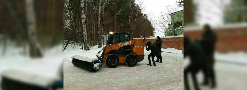 Администрация Екатеринбурга представила новую технику для уборки тротуаров