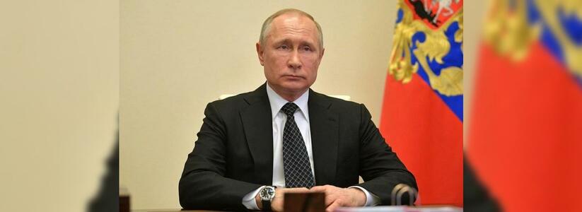 "Риски чрезвычайно высоки": Путин перенес парад Победы