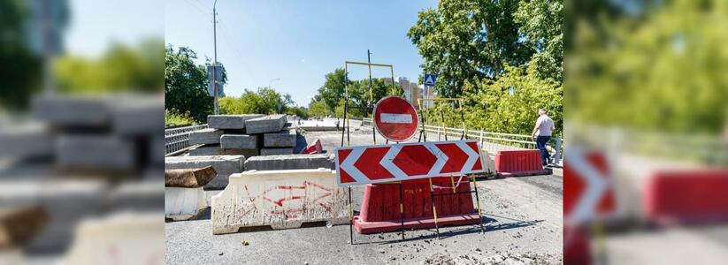 В Екатеринбурге до середины августа продлили срок перекрытия моста на ЖБИ
