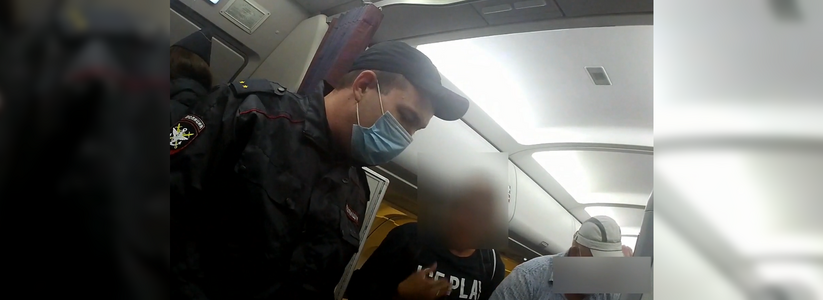 На рейсе Симферополь – Екатеринбург пассажиров напугал дебошир: после посадки его ждала полиция